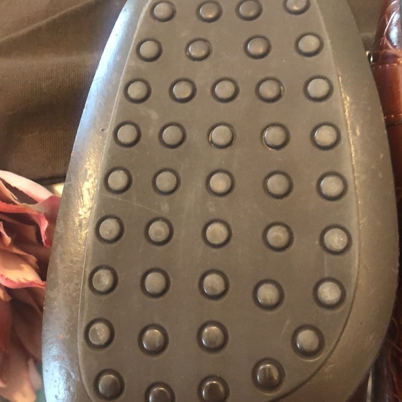 Tods Embossed Alligator Block Heel Kate Pumps - Picture 11 of 16